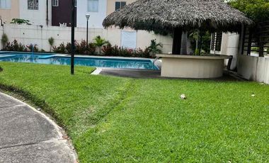 CASA EN ESQUINA DENTRO DE PRIVADA CON ALBERCA EN FRACCIONAMIENTO PALMA REAL, VERACRUZ