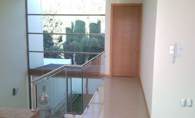 VALLE REAL. COTO NAPOLES. RENTA CASA MINIMALISTA. 4 Reca. 4. Autos.  Doble Seguridad., FRENTE A PARQUE. ZAPOPAN.