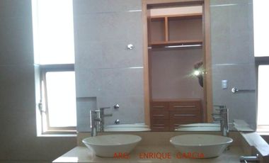 VALLE REAL. COTO NAPOLES. RENTA CASA MINIMALISTA. 4 Reca. 4. Autos.  Doble Seguridad., FRENTE A PARQUE. ZAPOPAN.