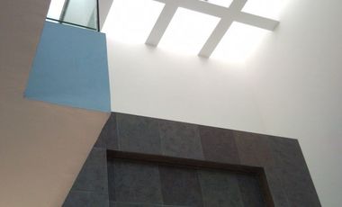 VALLE REAL. COTO NAPOLES. RENTA CASA MINIMALISTA. 4 Reca. 4. Autos.  Doble Seguridad., FRENTE A PARQUE. ZAPOPAN.