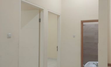 DIJUAL RUMAH BAGUS DAN TERAWAT HADAP TIMUR HARGA PALING MURAH DI ARCADIA DAAN MOGOT