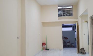 DIJUAL RUMAH BAGUS DAN TERAWAT HADAP TIMUR HARGA PALING MURAH DI ARCADIA DAAN MOGOT