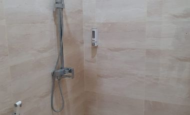 DIJUAL RUMAH BAGUS DAN TERAWAT HADAP TIMUR HARGA PALING MURAH DI ARCADIA DAAN MOGOT