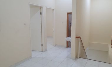 DIJUAL RUMAH BAGUS DAN TERAWAT HADAP TIMUR HARGA PALING MURAH DI ARCADIA DAAN MOGOT