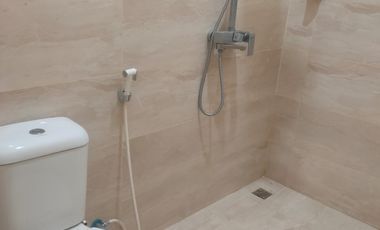 DIJUAL RUMAH BAGUS DAN TERAWAT HADAP TIMUR HARGA PALING MURAH DI ARCADIA DAAN MOGOT