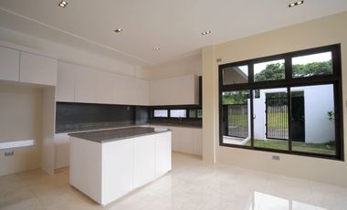 4-Bedroom House and Lot For Sale in Nasugbu-Tagaytay Highway Alfonso Csvite