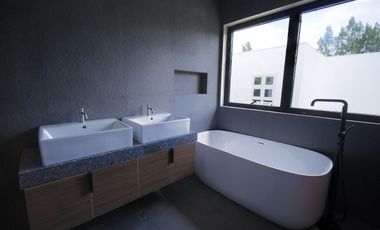 4-Bedroom House and Lot For Sale in Nasugbu-Tagaytay Highway Alfonso Csvite