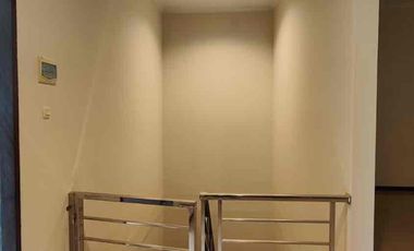 SEWA RUMAH NYAMAN 2 LANTAI DI MEKARWANGI