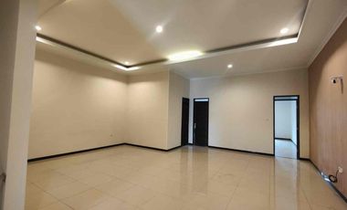 SEWA RUMAH NYAMAN 2 LANTAI DI MEKARWANGI