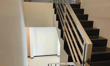 SEWA RUMAH NYAMAN 2 LANTAI DI MEKARWANGI