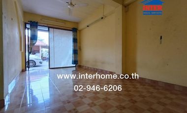 3-storey apartment, 156 sq m, Thongthip Place, near Wat Thammanawa School, Soi Wat Thammanawa, Chiang Rak Noi Road, Bang Pa-in, Phra Nakhon Si Ayuttha