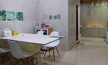 Ruko + rumah 3 lantai strategis di pusat kota Pontianak, Jl. Gajah Mada