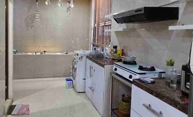 Ruko + rumah 3 lantai strategis di pusat kota Pontianak, Jl. Gajah Mada