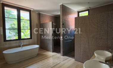 Luxury House for Rent in Central Menteng, Jakarta | 570 m² Land, 850 m² Building, 2 Floors + Basement, Balcony, Fully Equipped Kitchen | USD 6,000/Mon