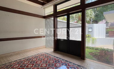 Luxury House for Rent in Central Menteng, Jakarta | 570 m² Land, 850 m² Building, 2 Floors + Basement, Balcony, Fully Equipped Kitchen | USD 6,000/Mon
