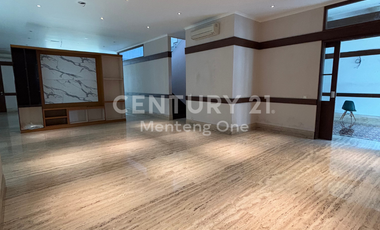 Luxury House for Rent in Central Menteng, Jakarta | 570 m² Land, 850 m² Building, 2 Floors + Basement, Balcony, Fully Equipped Kitchen | USD 6,000/Mon