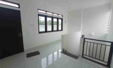 dijual Rumah Baru 2 Lantai Arcamanik kota Bandung SHM 3,5 M / Nego