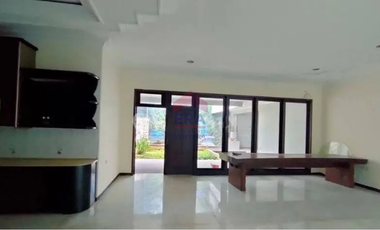 Rumah Komersial Nol Jalan Cocok Untuk Kantor & Bank di Jl. Raya Jemur Andayani dekat Jemursari, Rungkut, Kutisari, Wonocolo, Siwalankerto, Raya A Yani