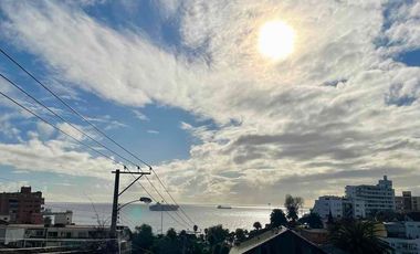 Casa vista al mar 3 habitaciones 1 baño cocina, balcón. Vistas amplias y limpias.