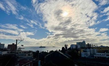Casa vista al mar 3 habitaciones 1 baño cocina, balcón. Vistas amplias y limpias.