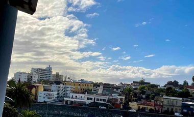Casa vista al mar 3 habitaciones 1 baño cocina, balcón. Vistas amplias y limpias.