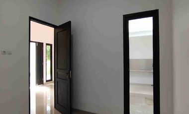 rumah dijual dekat kampus mercubuana, hanya 200m dari jalan raya