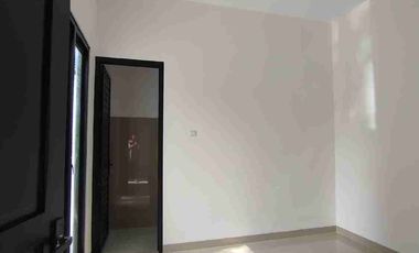 rumah dijual dekat kampus mercubuana, hanya 200m dari jalan raya