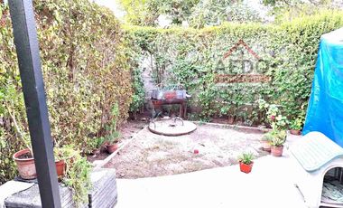 Se Vende Linda Casa Aislada de dos pisos, en Condominio Valle Molinos, altura paradero 10, comuna de La Cruz.