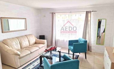Se Vende Linda Casa Aislada de dos pisos, en Condominio Valle Molinos, altura paradero 10, comuna de La Cruz.