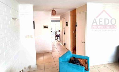 Se Vende Linda Casa Aislada de dos pisos, en Condominio Valle Molinos, altura paradero 10, comuna de La Cruz.