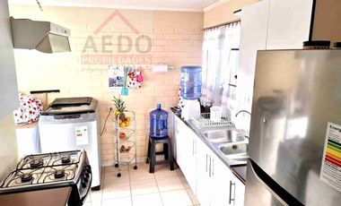 Se Vende Linda Casa Aislada de dos pisos, en Condominio Valle Molinos, altura paradero 10, comuna de La Cruz.