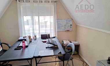 Se Vende Linda Casa Aislada de dos pisos, en Condominio Valle Molinos, altura paradero 10, comuna de La Cruz.