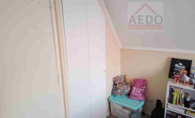 Se Vende Linda Casa Aislada de dos pisos, en Condominio Valle Molinos, altura paradero 10, comuna de La Cruz.