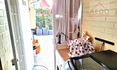 Se Vende Linda Casa Aislada de dos pisos, en Condominio Valle Molinos, altura paradero 10, comuna de La Cruz.