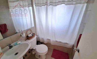 Se Vende Linda Casa Aislada de dos pisos, en Condominio Valle Molinos, altura paradero 10, comuna de La Cruz.