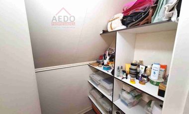 Se Vende Linda Casa Aislada de dos pisos, en Condominio Valle Molinos, altura paradero 10, comuna de La Cruz.