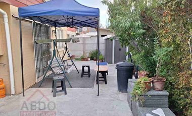 Se Vende Linda Casa Aislada de dos pisos, en Condominio Valle Molinos, altura paradero 10, comuna de La Cruz.