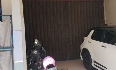 House for sale in Darmo Permai surabaya. Super strategic business area. Located near car showrooms, OYO, boarding houses, and other businesses.