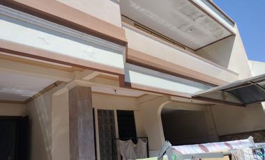 House for sale in Darmo Permai surabaya. Super strategic business area. Located near car showrooms, OYO, boarding houses, and other businesses.