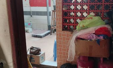 House for sale in Darmo Permai surabaya. Super strategic business area. Located near car showrooms, OYO, boarding houses, and other businesses.