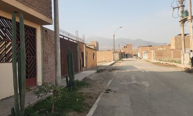 VENTA DE TERRENO CERCADOEN CARABAYLLO DE 110 M2 FRENTE A PARQUE