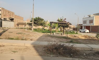 VENTA DE TERRENO CERCADOEN CARABAYLLO DE 110 M2 FRENTE A PARQUE