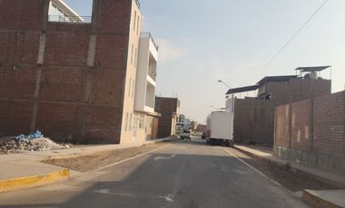 VENTA DE TERRENO CERCADOEN CARABAYLLO DE 110 M2 FRENTE A PARQUE