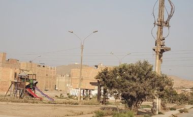 VENTA DE TERRENO CERCADOEN CARABAYLLO DE 110 M2 FRENTE A PARQUE