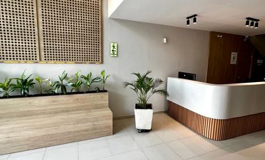 Oficina-local en arriendo con balcón en barrio jardín