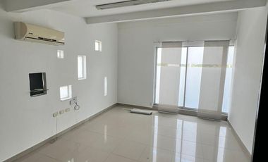 Oficina-local en arriendo con balcón en barrio jardín