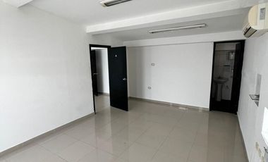 Oficina-local en arriendo con balcón en barrio jardín