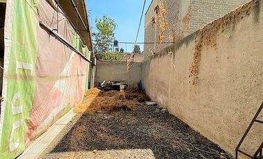 Bodega en VENTA y RENTA en IZTAPALAPA con oficinas y patio.