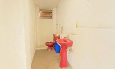 Bodega en VENTA y RENTA en IZTAPALAPA con oficinas y patio.