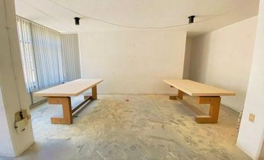 Bodega en VENTA y RENTA en IZTAPALAPA con oficinas y patio.